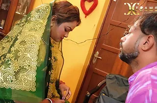 Watch this Indian teen Bhabhi desi handle her lover's hard cock like a pro!