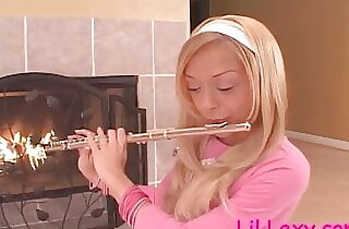 Musical teen slut shoves flute in her cooch
