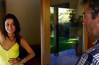 Bored housewife Gigi Larios just waited for a dude at her door